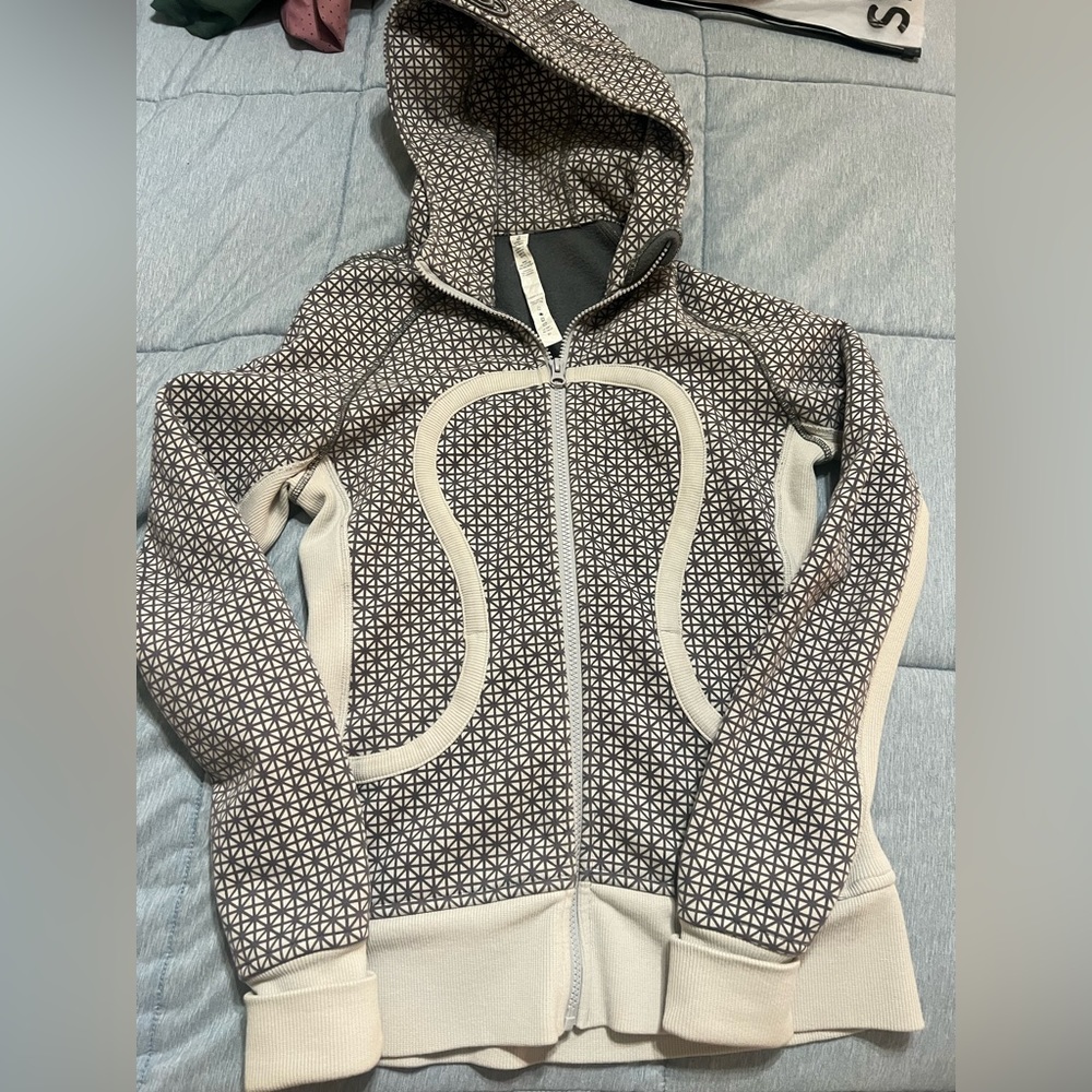 Lululemon scuba hoodie size 6